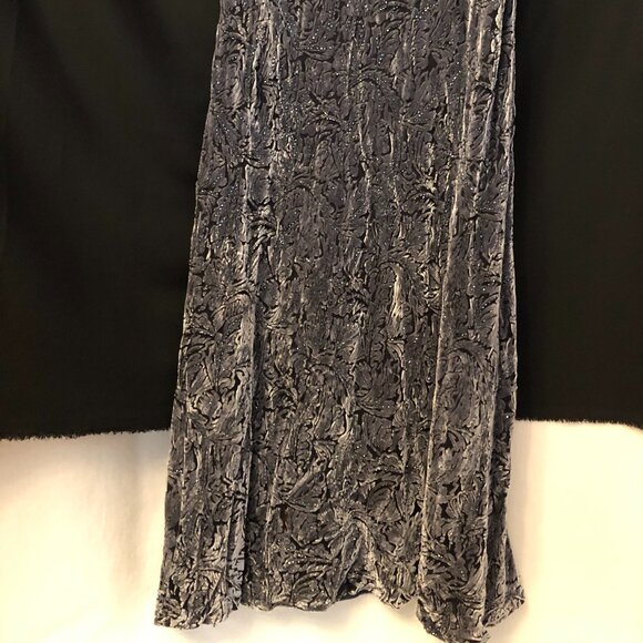 Stunning Carmen Marc Valvo beaded Velvet Gown: Size 12 - Picture 5 of 16